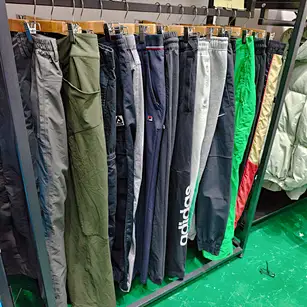 pantalones usados ​​para la venta